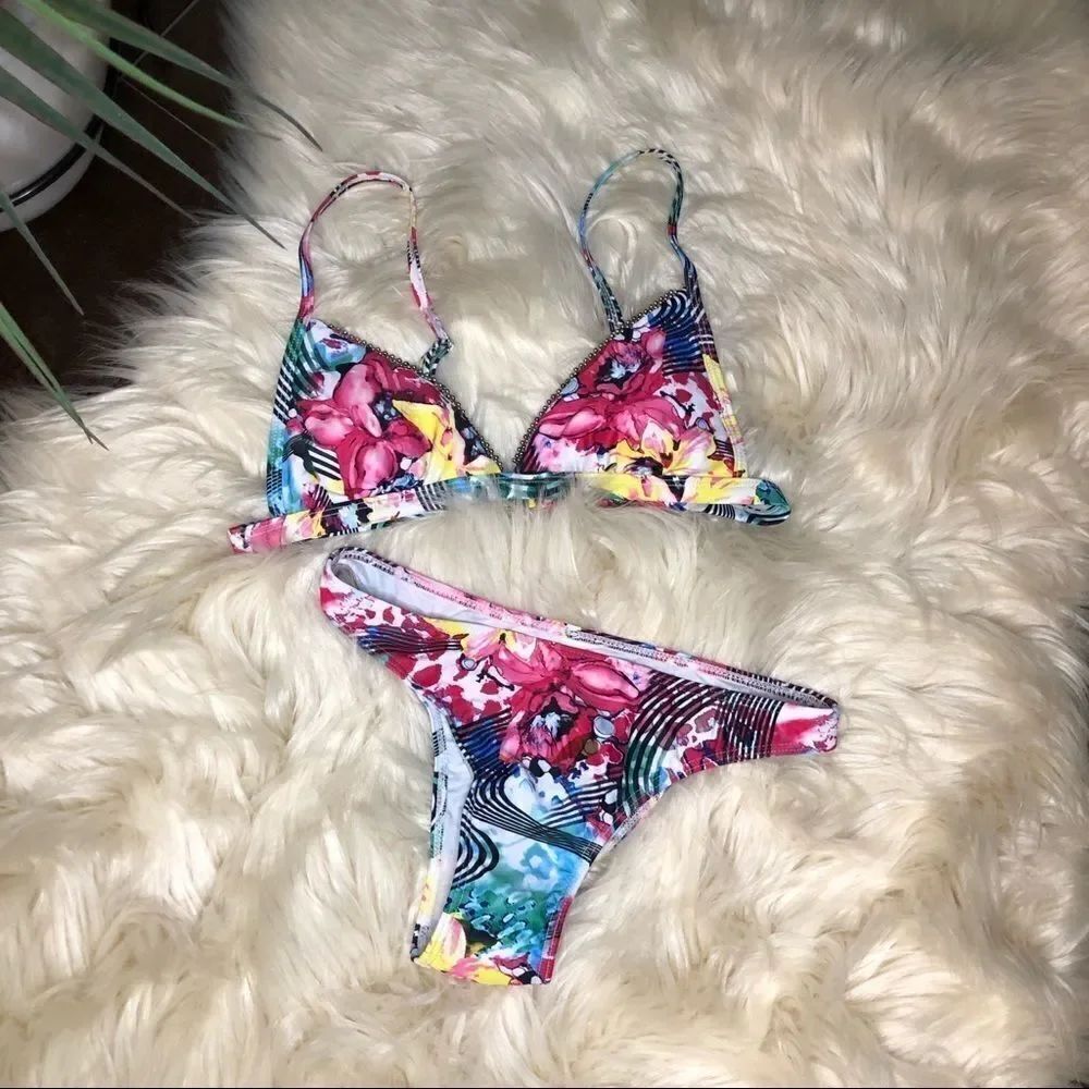 Floral triangle bikini sz small